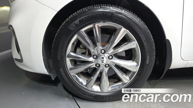 Kia Canival 2019 — photo 5