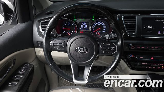 Kia Canival 2019 — photo 13