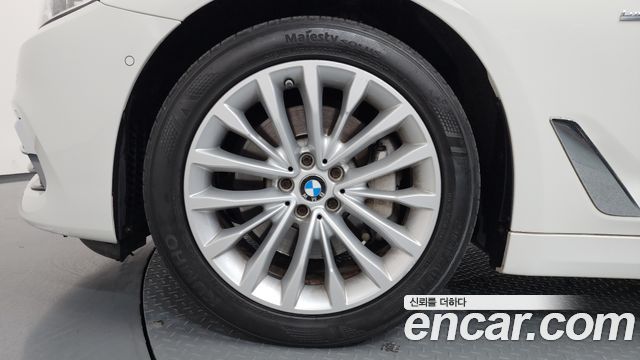 BMW 5-Series 2018 — photo 5