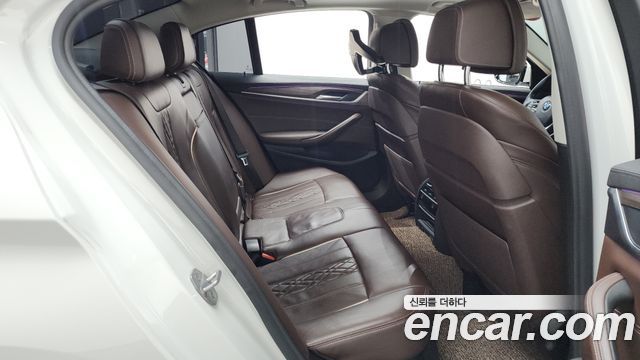 BMW 5-Series 2018 — photo 12