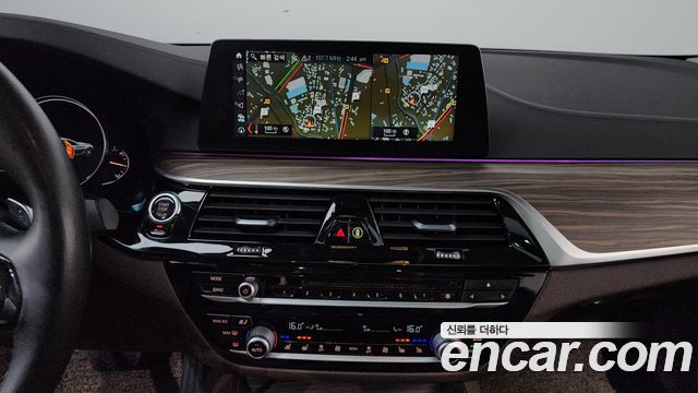 BMW 5-Series 2018 — photo 13