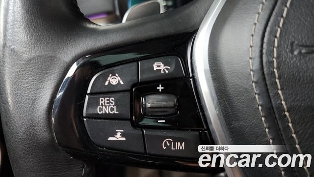 BMW 5-Series 2018 — photo 17