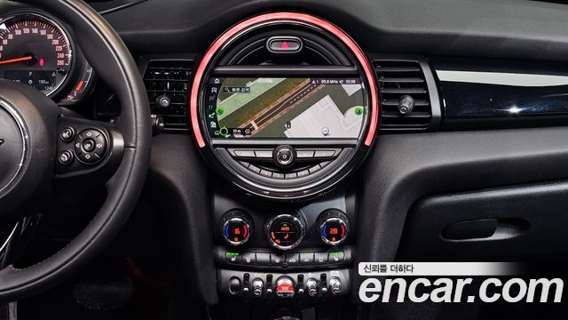 Mini Cooper 2020 — photo 24