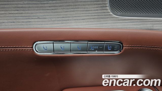 Genesis G90 2023 — photo 30