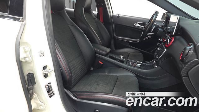 Mercedes-Benz A-Class 2016 — photo 11