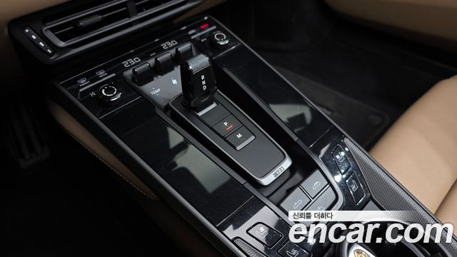 Porsche 911 2022 — photo 9