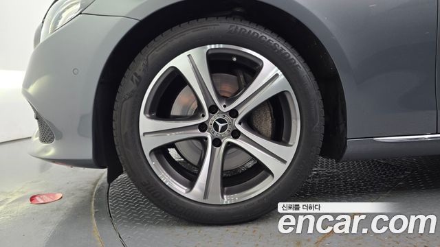 Mercedes-Benz E-Class 2019 — photo 5
