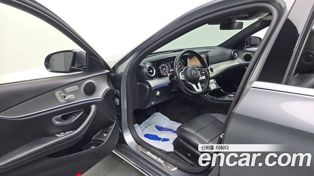 Mercedes-Benz E-Class 2019 — photo 10