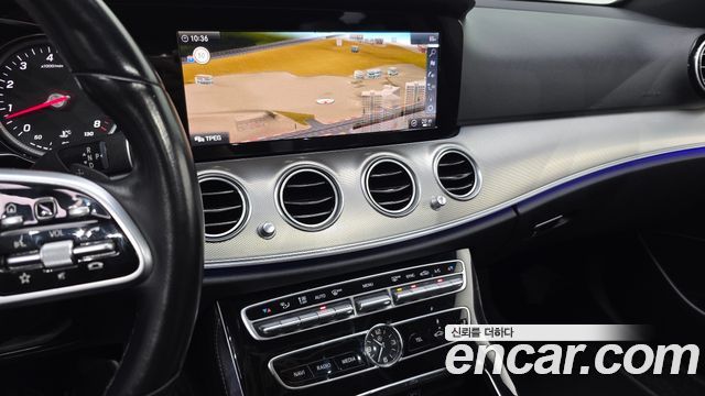 Mercedes-Benz E-Class 2019 — photo 16