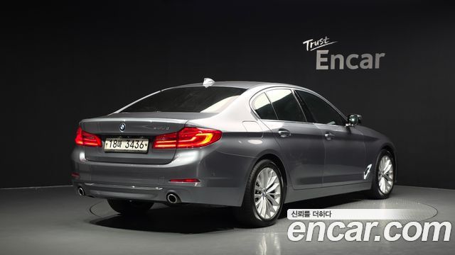 BMW 5-Series 2018 — photo 2