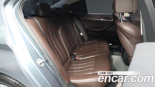 BMW 5-Series 2018 — photo 12