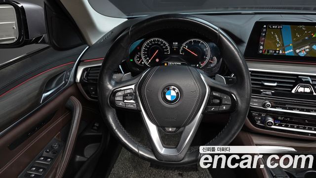 BMW 5-Series 2018 — photo 13