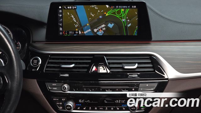 BMW 5-Series 2018 — photo 14