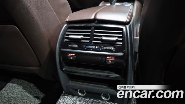 BMW 5-Series 2018 — photo 19