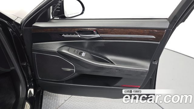 Genesis EQ900 2016 — photo 14
