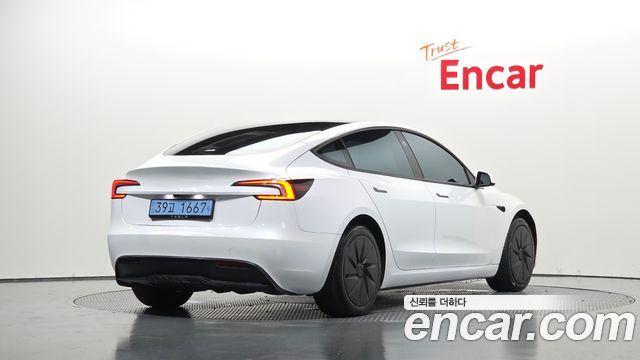 Tesla Model 3 2026 — photo 2