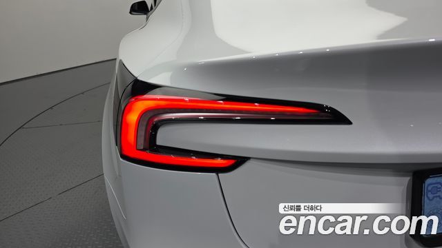 Tesla Model 3 2026 — photo 9