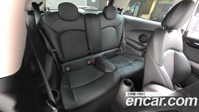 Mini Cooper 2018 — photo 18