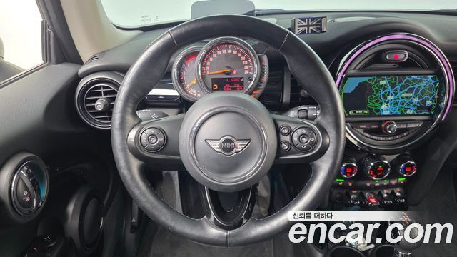 Mini Cooper 2018 — photo 19
