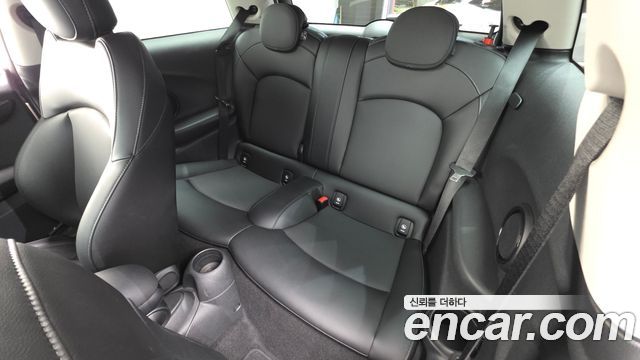 Mini Cooper 2018 — photo 16