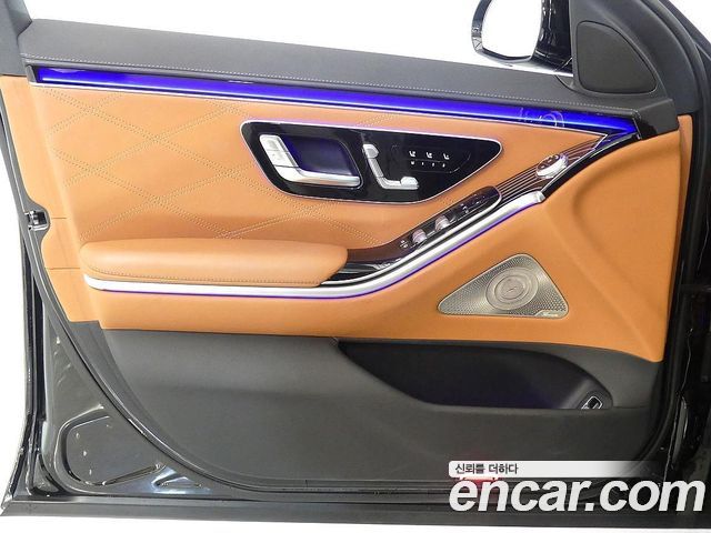 Mercedes-Benz S-Class 2023 — photo 9