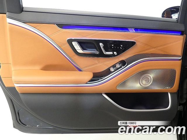 Mercedes-Benz S-Class 2023 — photo 16