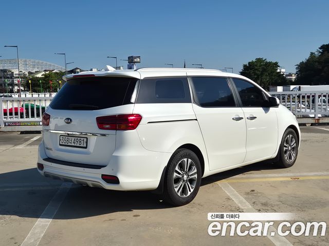 Kia Canival 2019 — photo 3