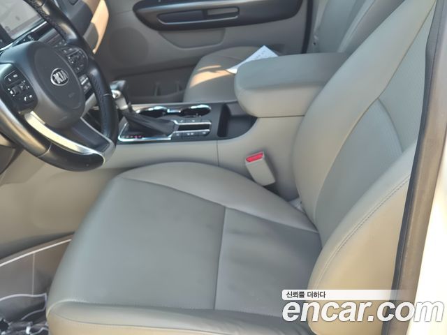 Kia Canival 2019 — photo 14