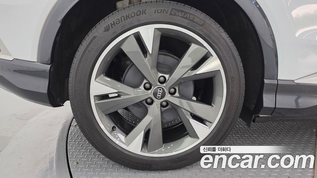 Audi Q4 e-tron 2022 — photo 5