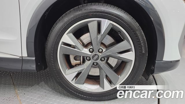 Audi Q4 e-tron 2022 — photo 7