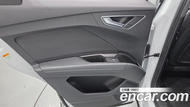 Audi Q4 e-tron 2022 — photo 15