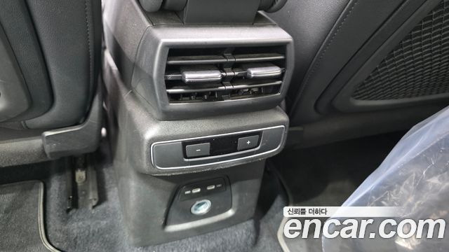 Audi Q4 e-tron 2022 — photo 33