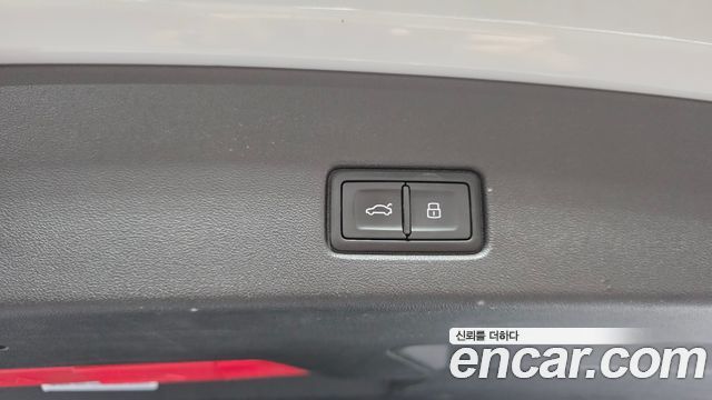 Audi Q4 e-tron 2022 — photo 36