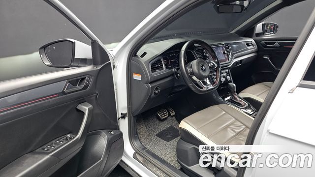 Volkswagen T-Roc 2021 — photo 10