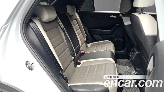 Volkswagen T-Roc 2021 — photo 12