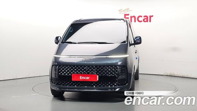 Hyundai Staria 2025 — photo 3
