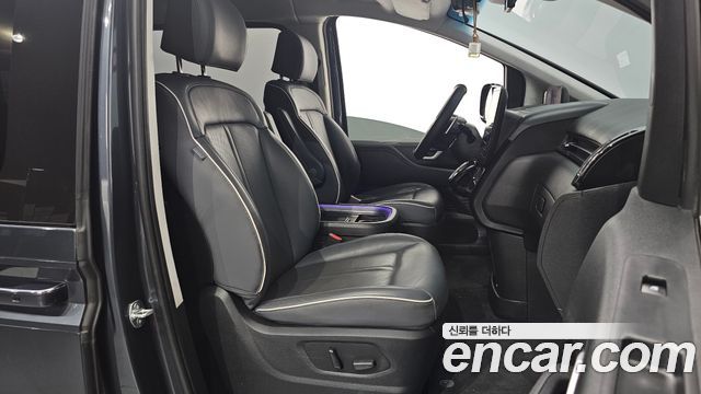 Hyundai Staria 2025 — photo 10