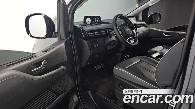 Hyundai Staria 2025 — photo 11