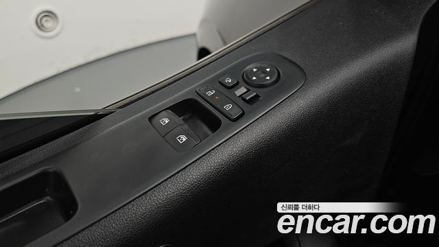 Hyundai Staria 2025 — photo 16