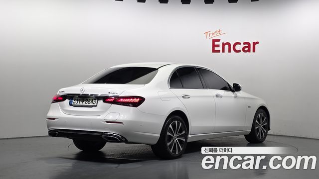 Mercedes-Benz E-Class 2021 — photo 2