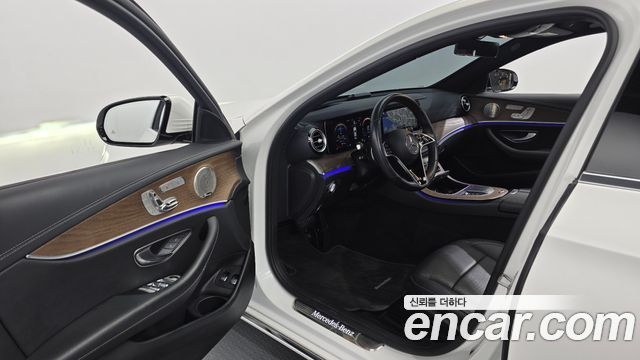 Mercedes-Benz E-Class 2021 — photo 13