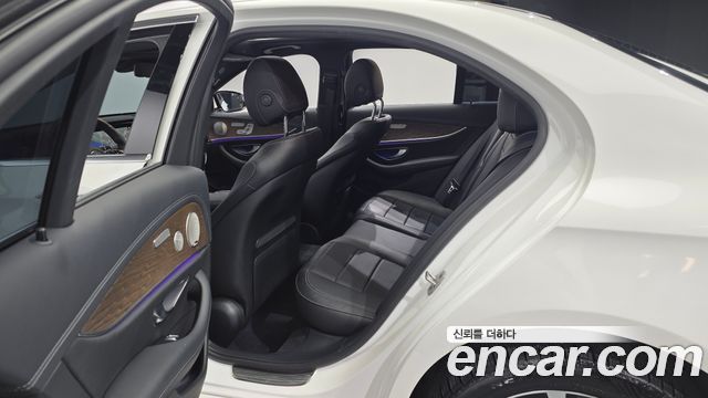 Mercedes-Benz E-Class 2021 — photo 17