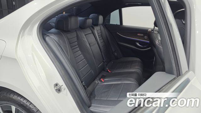 Mercedes-Benz E-Class 2021 — photo 18