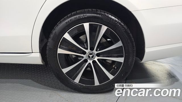 Mercedes-Benz E-Class 2021 — photo 7