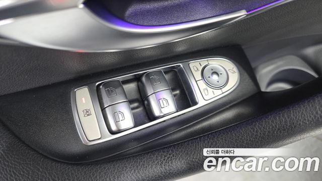 Mercedes-Benz E-Class 2021 — photo 29