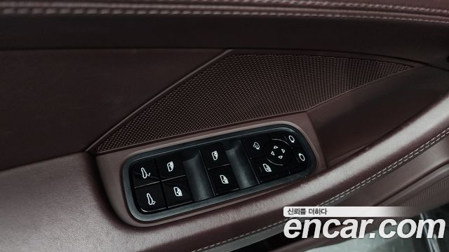 Porsche Panamera 2021 — photo 26