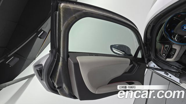 BMW i8 2016 — photo 14