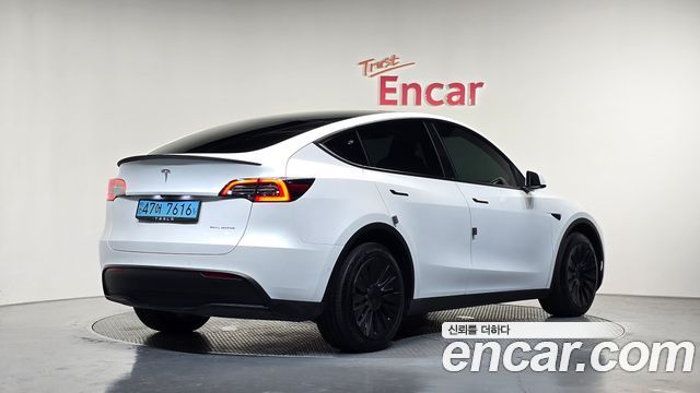 Tesla Model Y 2022 — photo 2