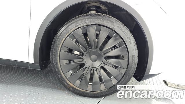 Tesla Model Y 2022 — photo 7
