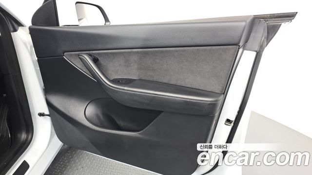 Tesla Model Y 2022 — photo 14